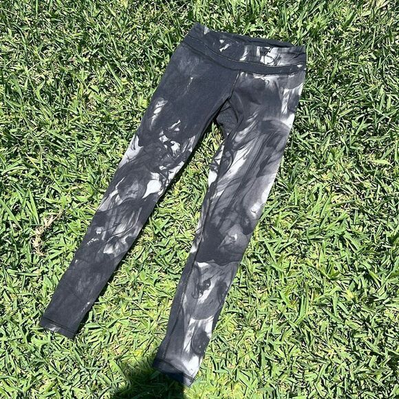 Black Tie Dye Leggings - Size Small - Ankle Leggings - Black & White - LIKE NEW - Picture 1 of 3